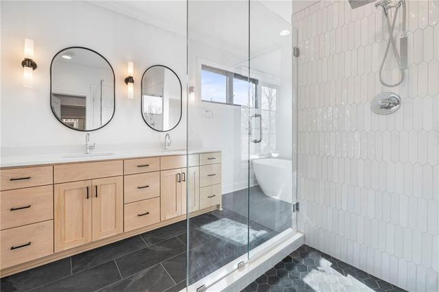 2207 W 48th Street, Westwood, KS 66205