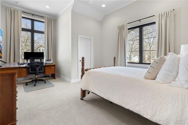 2207 W 48th Street, Westwood, KS 66205