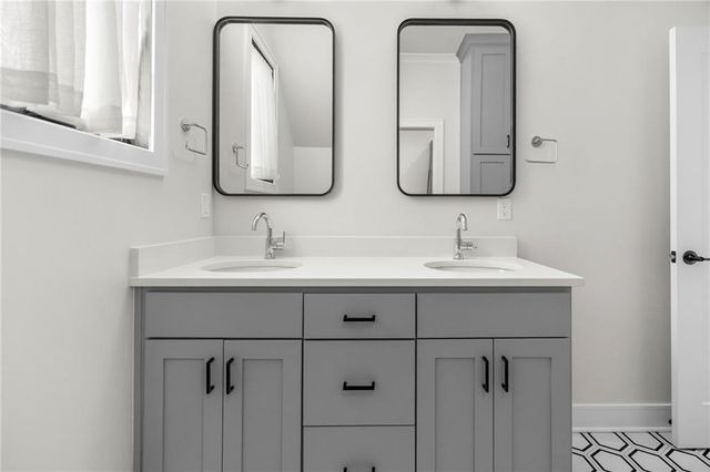 2207 W 48th Street, Westwood, KS 66205