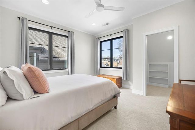 2207 W 48th Street, Westwood, KS 66205