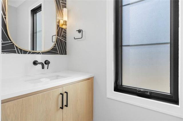 2207 W 48th Street, Westwood, KS 66205