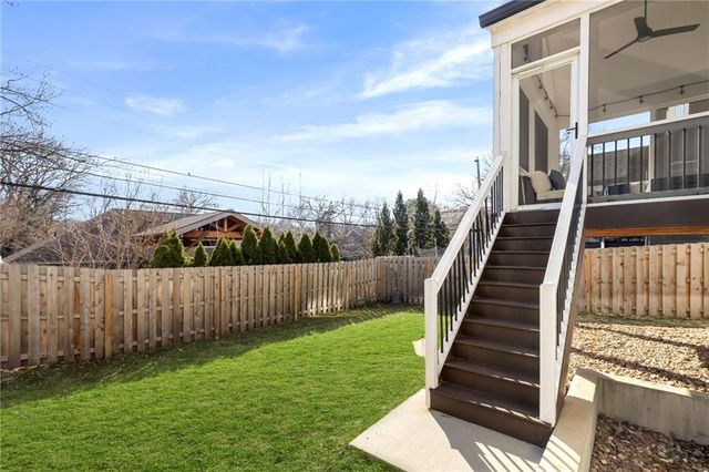 2207 W 48th Street, Westwood, KS 66205