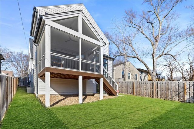 2207 W 48th Street, Westwood, KS 66205