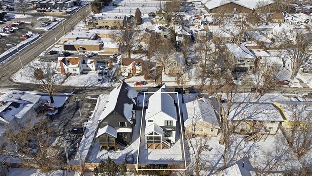 2207 W 48th Street, Westwood, KS 66205