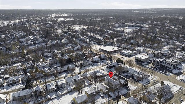 2207 W 48th Street, Westwood, KS 66205