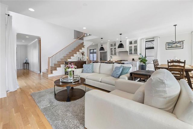 2207 W 48th Street, Westwood, KS 66205