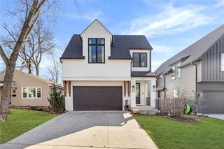 2207 W 48th Street, Westwood, KS 66205