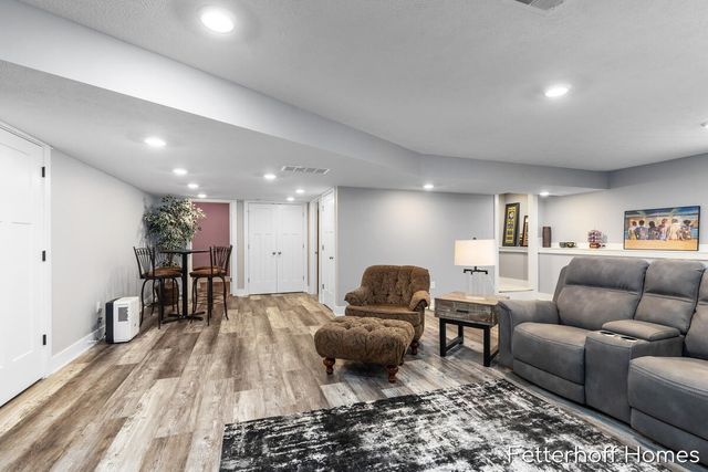 945 Kensington Street Nw 122, City Of Walker, MI 49534