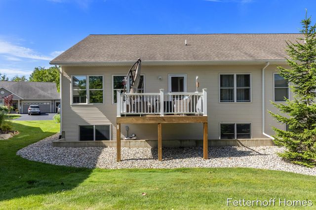 945 Kensington Street Nw 122, City Of Walker, MI 49534