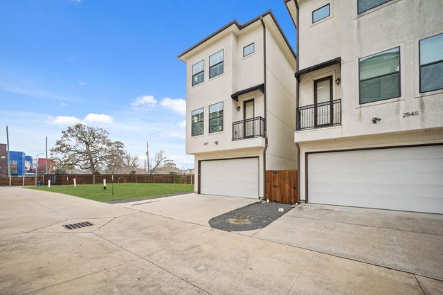 2547 Calumet Street, Houston, TX 77004