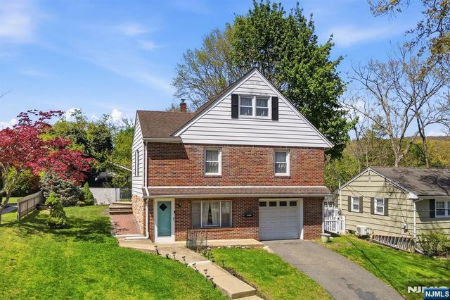 31 Dacotah Avenue, Oakland, NJ 07436