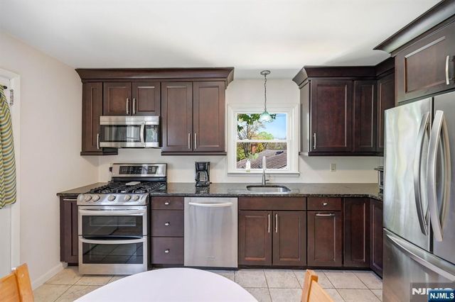 31 Dacotah Avenue, Oakland, NJ 07436