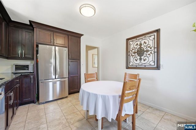 31 Dacotah Avenue, Oakland, NJ 07436