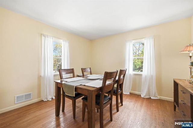 31 Dacotah Avenue, Oakland, NJ 07436