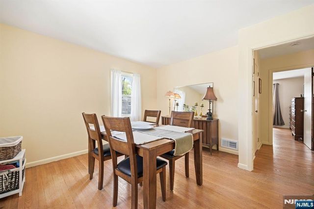 31 Dacotah Avenue, Oakland, NJ 07436