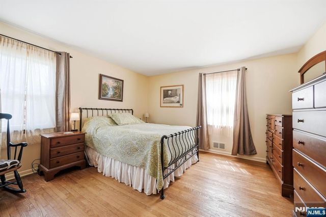 31 Dacotah Avenue, Oakland, NJ 07436