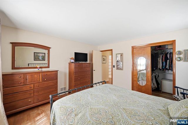 31 Dacotah Avenue, Oakland, NJ 07436