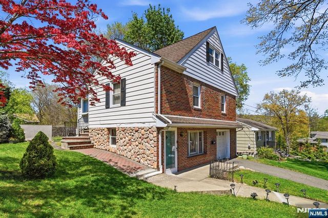 31 Dacotah Avenue, Oakland, NJ 07436