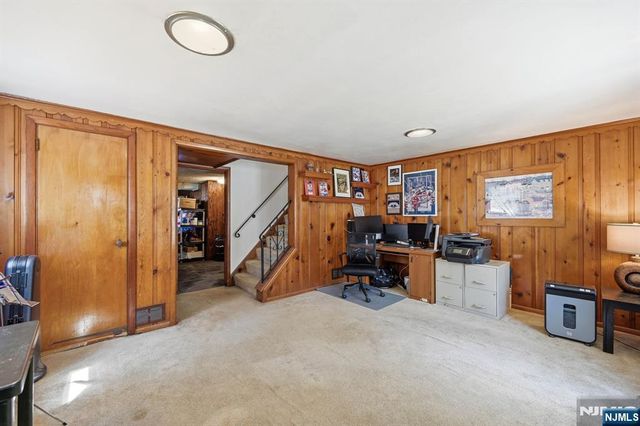 31 Dacotah Avenue, Oakland, NJ 07436