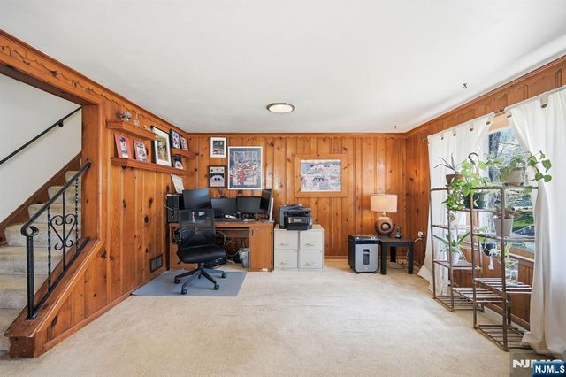 31 Dacotah Avenue, Oakland, NJ 07436