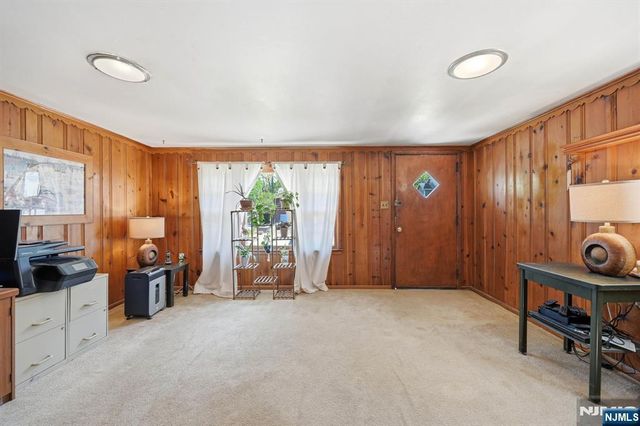 31 Dacotah Avenue, Oakland, NJ 07436