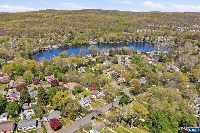 31 Dacotah Avenue, Oakland, NJ 07436