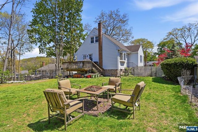 31 Dacotah Avenue, Oakland, NJ 07436