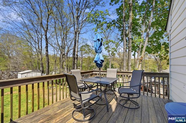 31 Dacotah Avenue, Oakland, NJ 07436