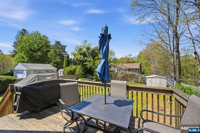 31 Dacotah Avenue, Oakland, NJ 07436