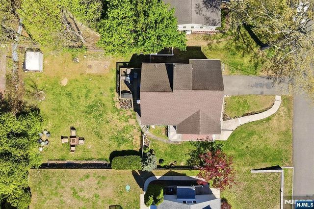 31 Dacotah Avenue, Oakland, NJ 07436