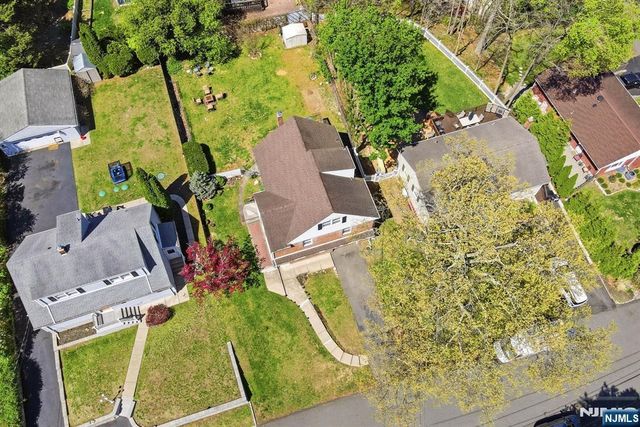 31 Dacotah Avenue, Oakland, NJ 07436