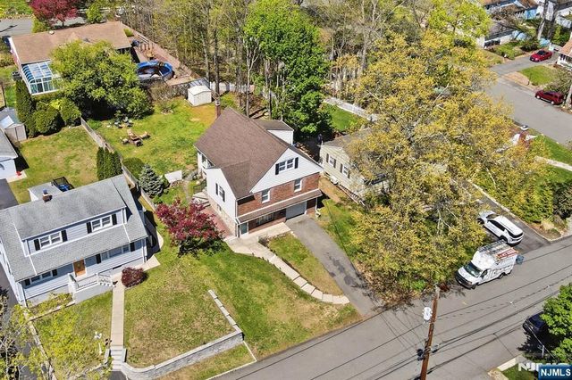 31 Dacotah Avenue, Oakland, NJ 07436