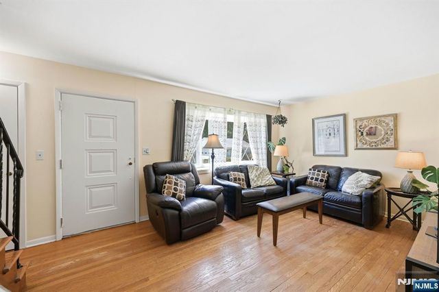 31 Dacotah Avenue, Oakland, NJ 07436