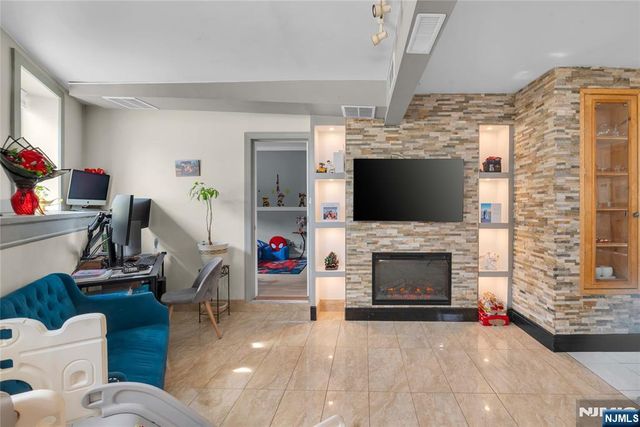 18 74th Street BA2, North Bergen, NJ 07047