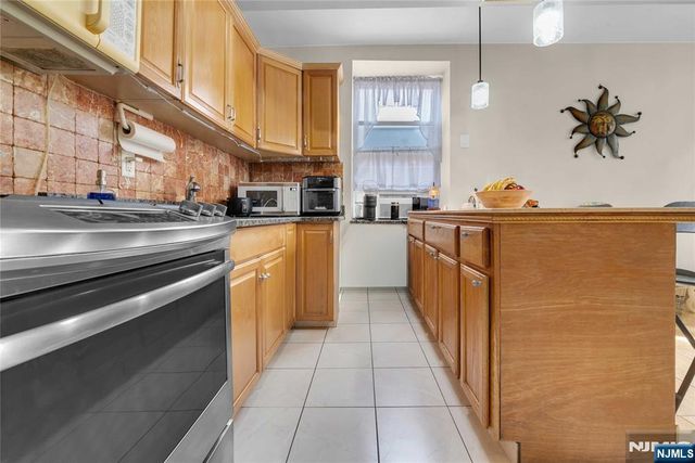18 74th Street BA2, North Bergen, NJ 07047