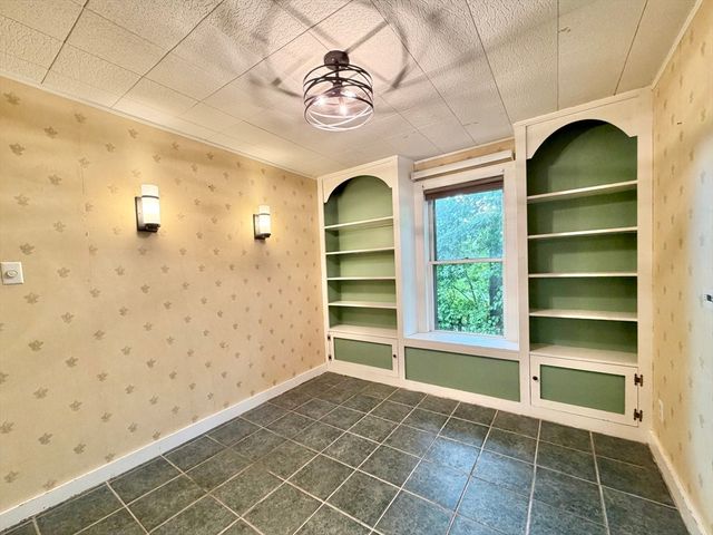 41 Pease Ave, Monson, MA 01057