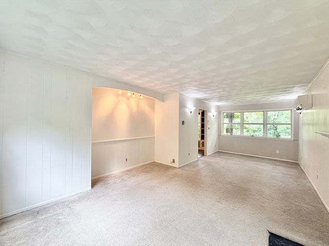 41 Pease Ave, Monson, MA 01057