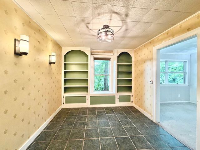 41 Pease Ave, Monson, MA 01057