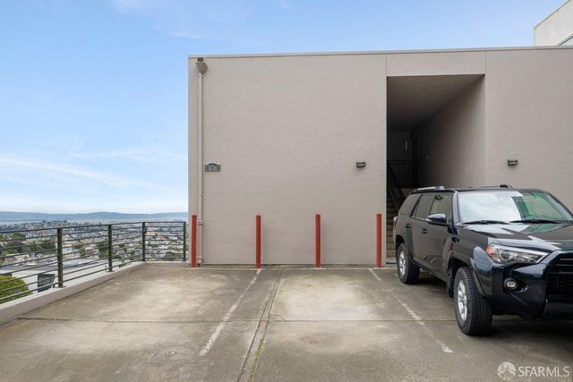 827 Corbett Avenue 101, San Francisco, CA 94131