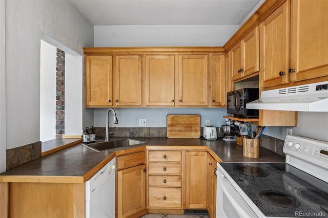 3031 E 10th Avenue, Denver, CO 80206
