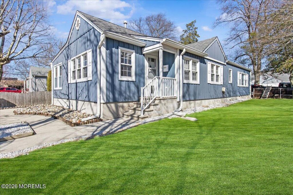 1018 Woodmere Drive, Keyport, NJ 07735