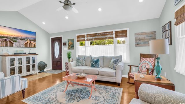 94 Cedar Ave., North Myrtle Beach, SC 29582