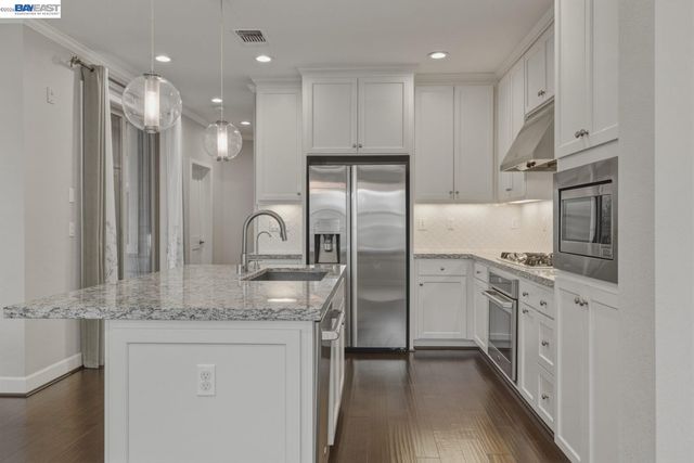 520 Sandalwood Dr, Livermore, CA 94551