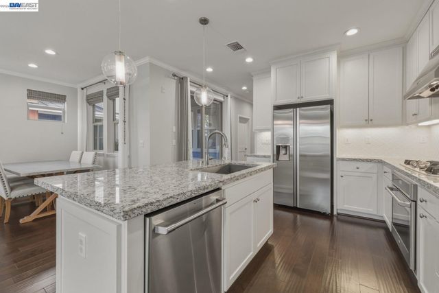 520 Sandalwood Dr, Livermore, CA 94551