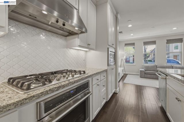 520 Sandalwood Dr, Livermore, CA 94551