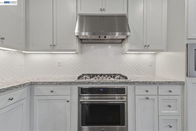 520 Sandalwood Dr, Livermore, CA 94551