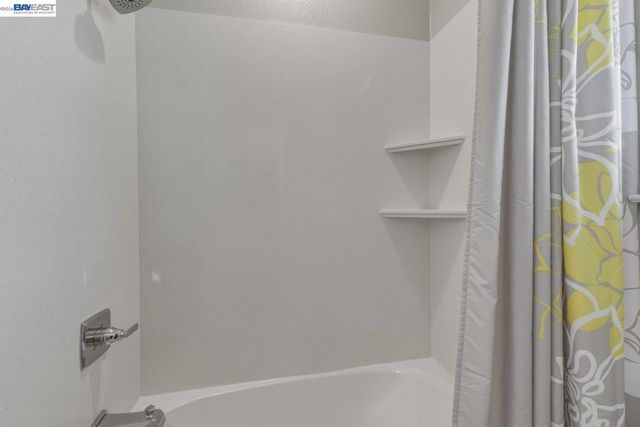 520 Sandalwood Dr, Livermore, CA 94551