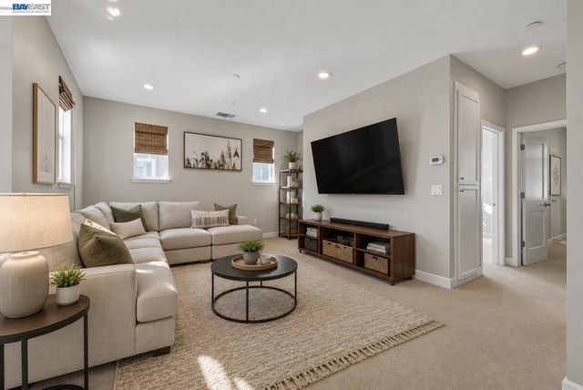 520 Sandalwood Dr, Livermore, CA 94551