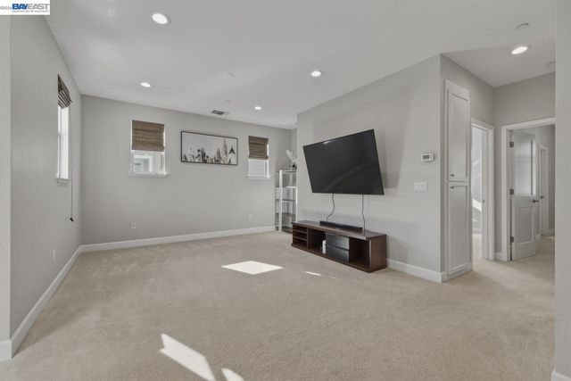520 Sandalwood Dr, Livermore, CA 94551