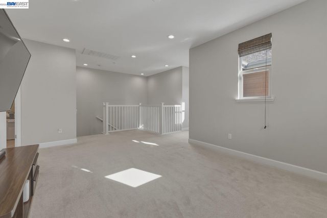 520 Sandalwood Dr, Livermore, CA 94551